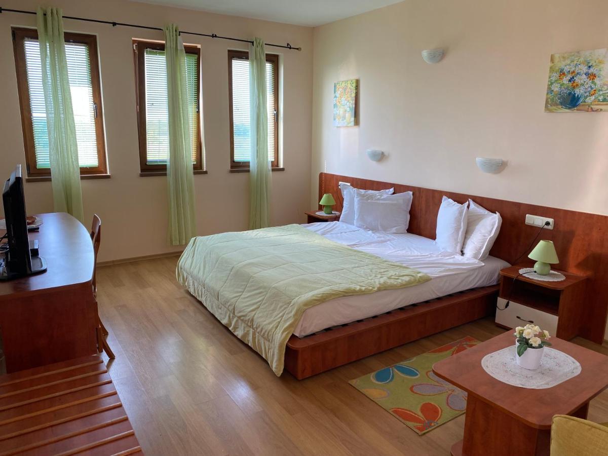 Guest House Golden Flake 4Km From Bolata Beach Bulgarevo Exterior photo