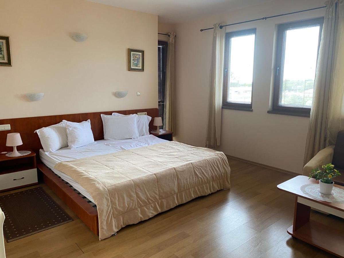 Guest House Golden Flake 4Km From Bolata Beach Bulgarevo Exterior photo