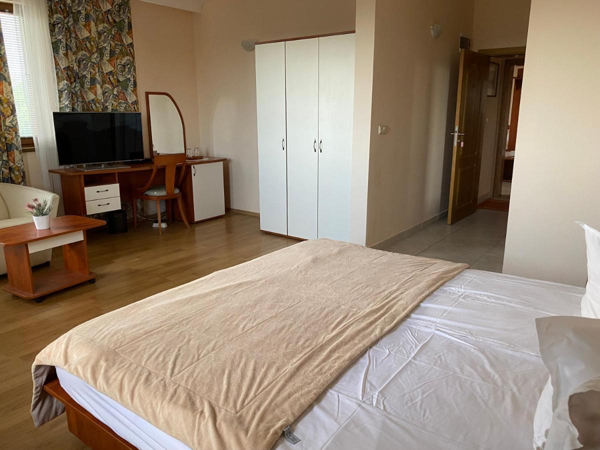 Guest House Golden Flake 4Km From Bolata Beach Bulgarevo Exterior photo
